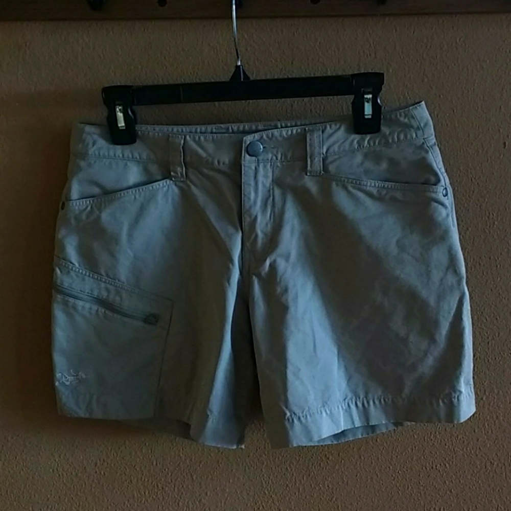 Arc'teryx women's canvas shorts tan